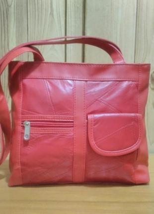 Новая, кожаная сумка на плече, красная, с длинными ручками