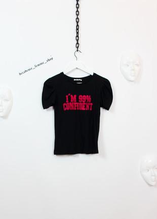 Чёрная футболка zara с пушистой розовый надписью1 фото