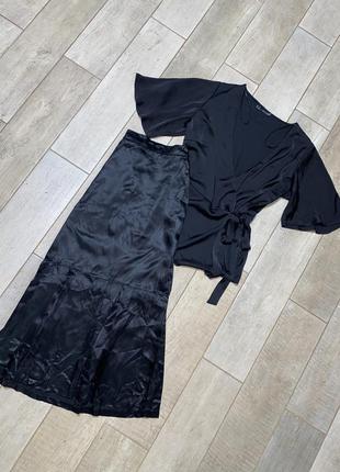Сатиновая чёрная блузка на запах(18)1 фото