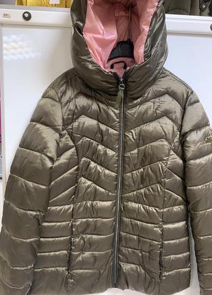Женская короткая зимняя куртка цвета хаки от немецкого брэнда санта оливер