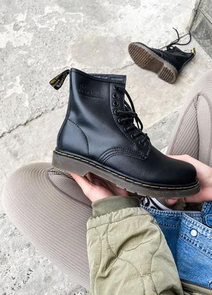 Жіночі осінні черевики dr. martens 1460 black