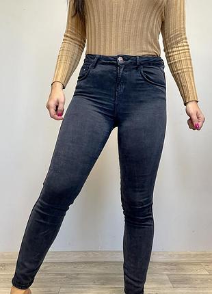 Джинсы новые