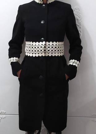 Кашемировое пальто с белым кружевом. демисезон.размер s