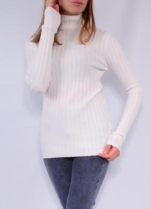 Гольф в рубчик с пуговицами на рукавах