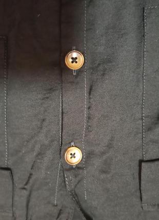 Чорна блузка сорочка з накладними кишенями4 фото