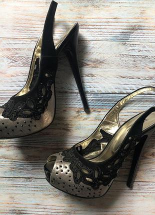 Туфлі босоніжки