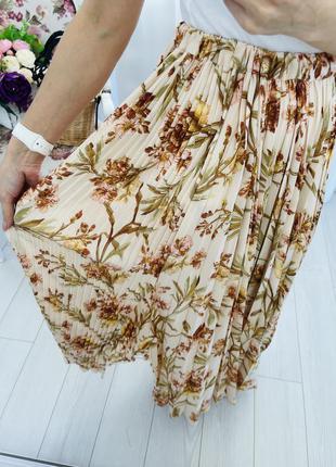 H&m длинная миди юбка в складку плиссе в цветочный принт6 фото