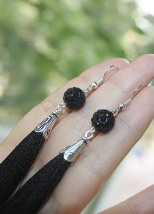 Сережки сережки кисті пензлика чорні з красивою бусиною шамбала3 фото