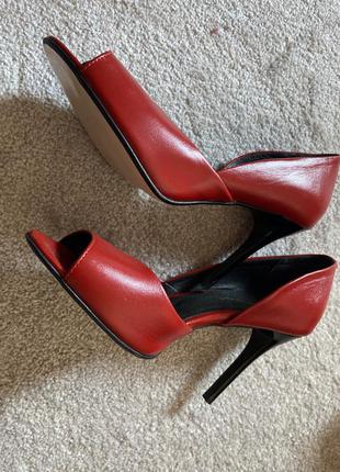 Червоні шкіряні туфлі з відкритим носком4 фото