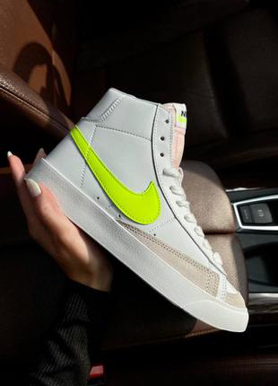 Blazer mid vintage 77 neon white брендові жіночі високі білі салатові стильні неонові кросівки найк жіночі білі салатові модні кросівки10 фото