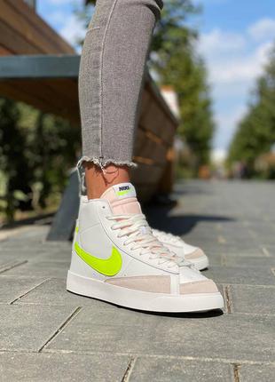 Blazer mid vintage 77 neon white брендові жіночі високі білі салатові стильні неонові кросівки найк жіночі білі салатові модні кросівки7 фото