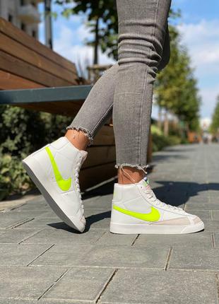 Blazer mid vintage 77 neon white брендові жіночі високі білі салатові стильні неонові кросівки найк жіночі білі салатові модні кросівки3 фото