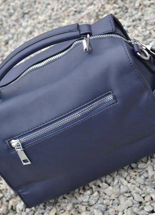 Синя сумка середнього розміру з довгим ремінцем темно синя сумочка2 фото