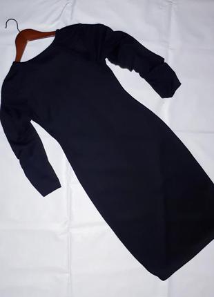 Классическое черное платье миди по фигуре3 фото