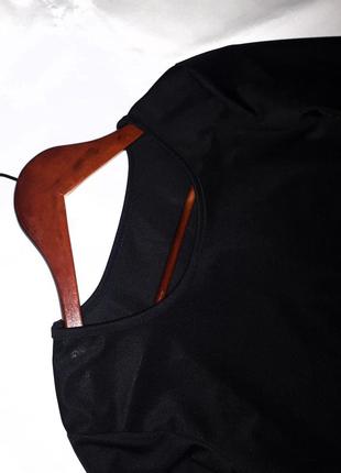Классическое черное платье миди по фигуре4 фото