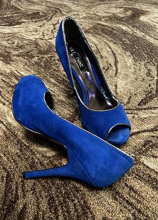 Туфлі з відкритим носком