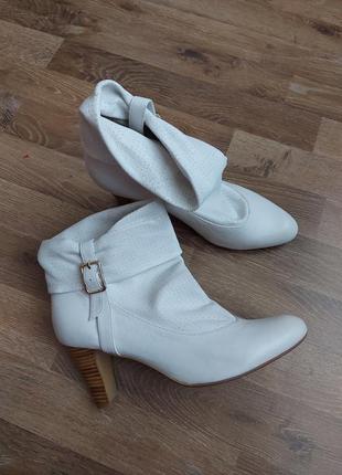Ботинки женские