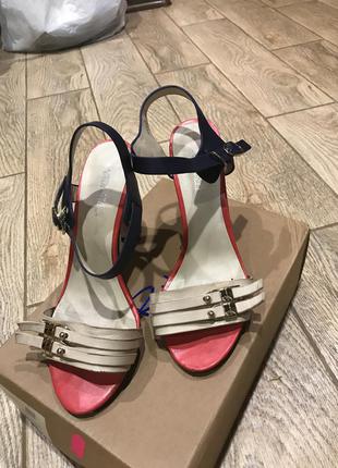 Шкіряні босоніжки