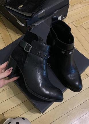 Осінні чоботи tommy hilfiger