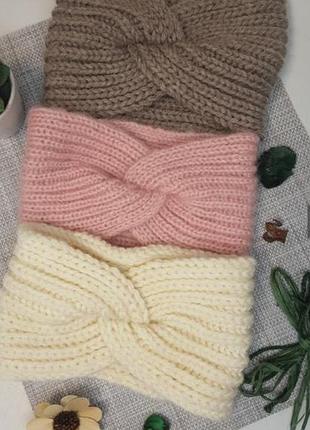 Вязаная повязка с эффектным узлом