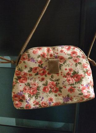 Маленькая сумочка в цветочный принт1 фото