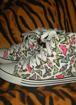 Супер кеды 38(5,5),стелька-23.5см.белого цвета в бабочках.