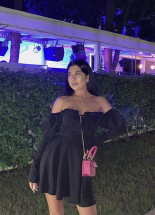 Стильне чорне плаття