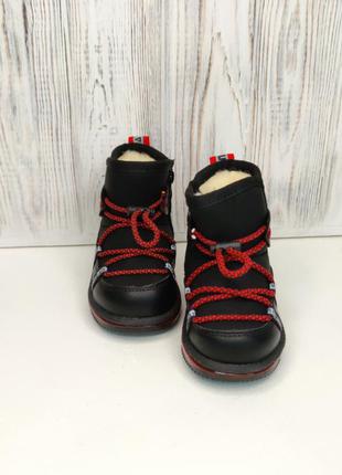 Місяцеходи зимові чоботи для дівчинки і для хлопчика чорні з червоним утеплені овчиною4 фото