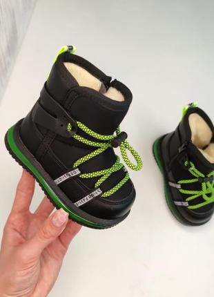 Місяцеходи зимові чоботи для дівчинки і для хлопчика чорні з зеленим утеплені овчиною1 фото