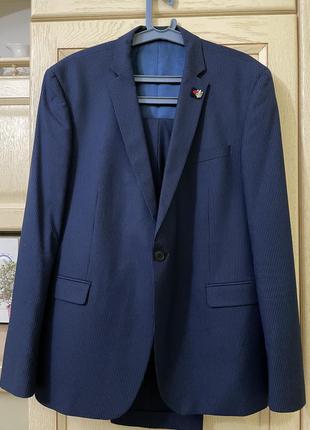 Чоловічий костюм