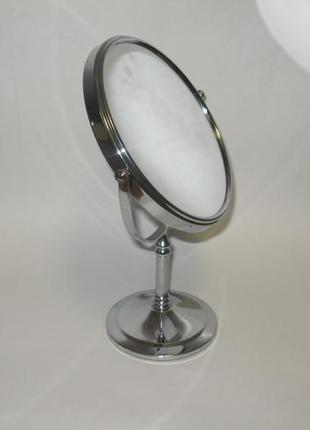 Кругле настільне двостороннє дзеркало в хромованою оправі на ніжці в ювелірний магазин3 фото