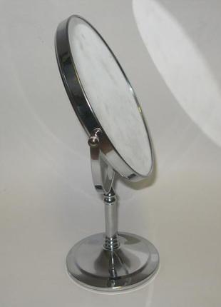 Кругле настільне двостороннє дзеркало в хромованою оправі на ніжці в ювелірний магазин4 фото
