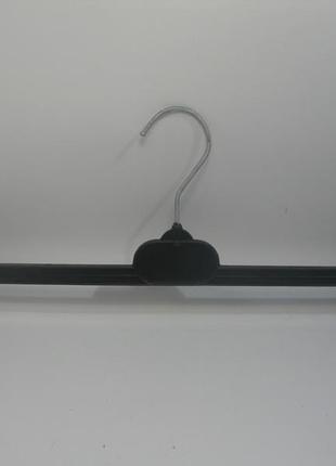 Брючні вішалки плечки чорні 34,5 см пластмасові з прищіпками для штанів1 фото