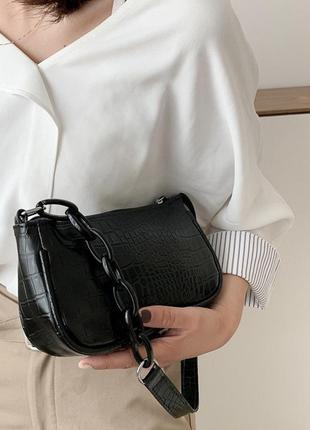 Женская классическая маленькая сумочка багет на цепочке ремешке рептилия черная5 фото