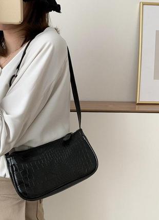 Женская классическая маленькая сумочка багет на цепочке ремешке рептилия черная4 фото