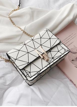 Женская маленькая классическая белая сумочка на цепочке клатч белый1 фото