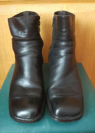 Сапожки кожані осінь-весна.