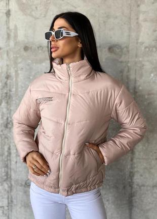 Женская розовая дутая куртка короткая зимняя осенняя с карманами на змейке модная трендовая стильная2 фото