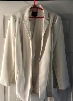 Белый пиджак на запах2 фото
