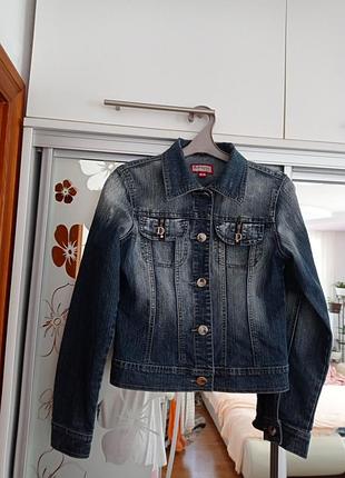Курточка джинсова