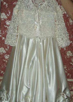 Святковий комплект з атласу і кружева.