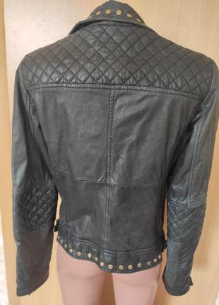 Черная кожаная куртка косуха с заклепками зара3 фото
