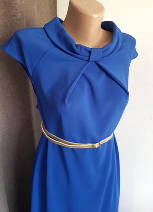 Синее платье электрик с перфорацией снизу и поясом3 фото
