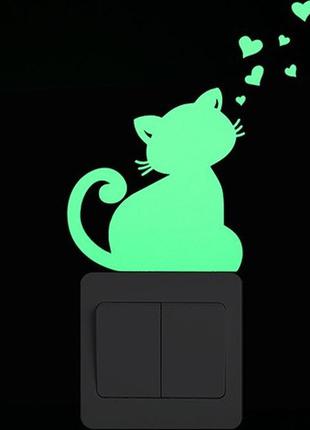 Люминесцентная наклейка "кот" - размер стикера 10*10см, (впитывает свет и светится в темноте салатовым)