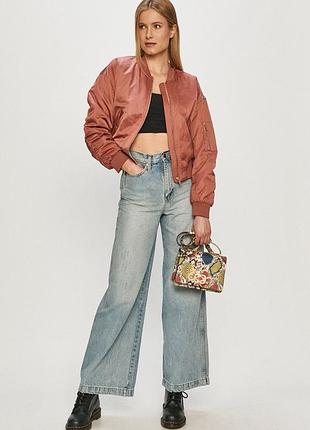 Роскошная атласная куртка бомбер на стеганной подкладке