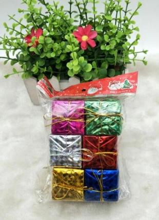 Набор елочных игрушек подарочки 6 штук 45 на 45 на 45 мм разноцетный