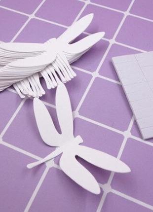 Декор для стін бабки білі - у наборі 20 штук розміром 7*3,5 см, картон, є 2-х сторонній скотч