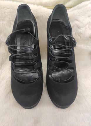 Черные замшевые кожаные туфли со шнуровкой на каблуке2 фото