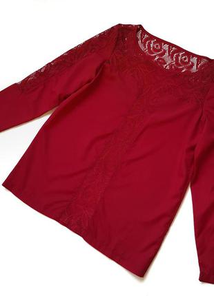 Блузка бордовая с гипюровой вставкой посередине на рукавах3 фото