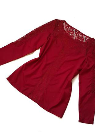Блузка бордовая с гипюровой вставкой посередине на рукавах2 фото
